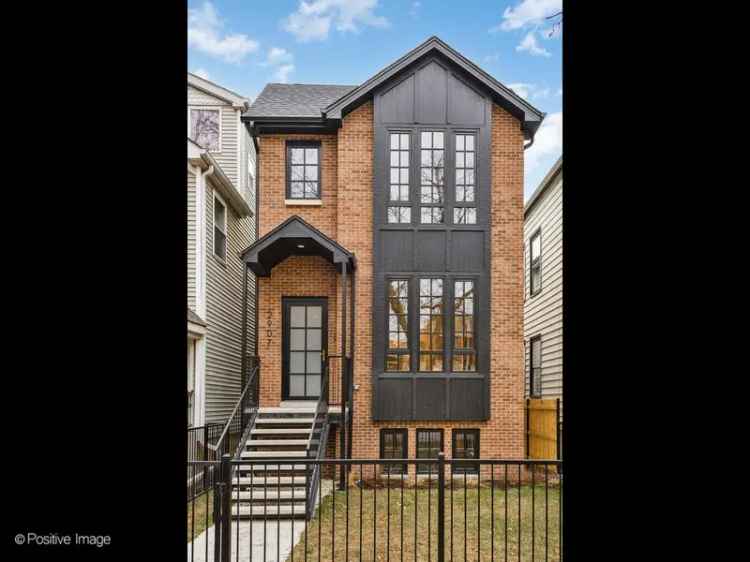 Single-family house For Sale in 2907, West Dickens Avenue, Chicago, Illinois