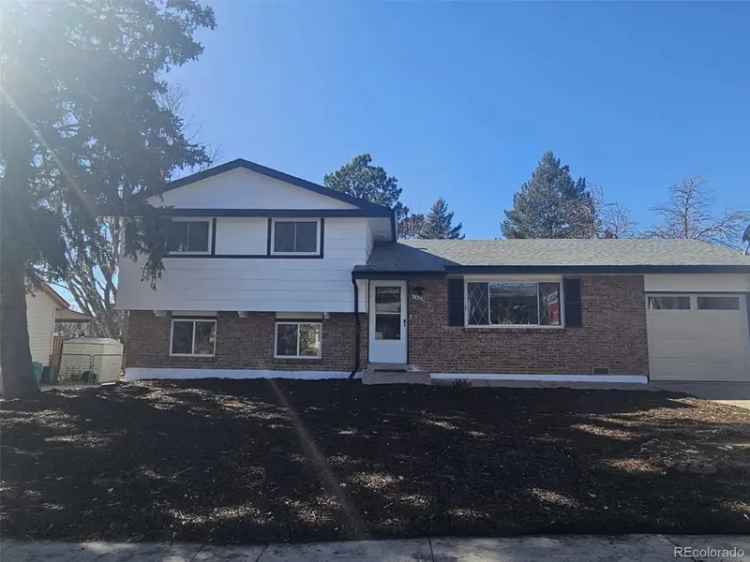 Single-family house For Sale in 1402, Martin Drive, Colorado Springs, Colorado