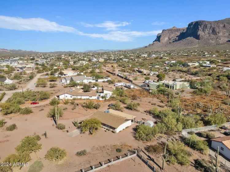 Single-family house For Sale in 125, North Val Vista Road, Apache Junction, Arizona