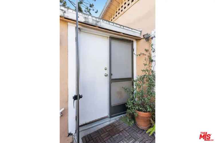 Multi-family house For Sale in 2384, Loma Vista Place, Los Angeles, California