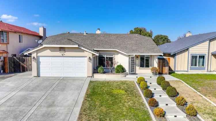 Single-family house For Sale in 4051, La Tarriga Way, Sacramento, California