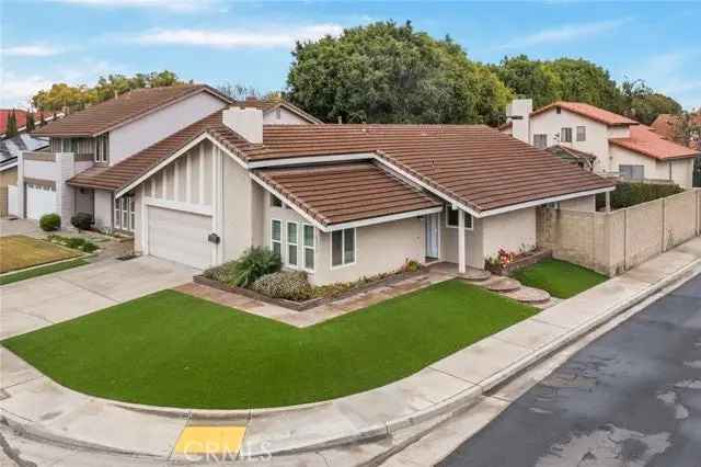 Single-family house For Sale in 8082, Yorkshire Circle, La Palma, California