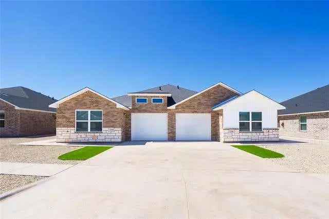 Duplex For Rent in Texas