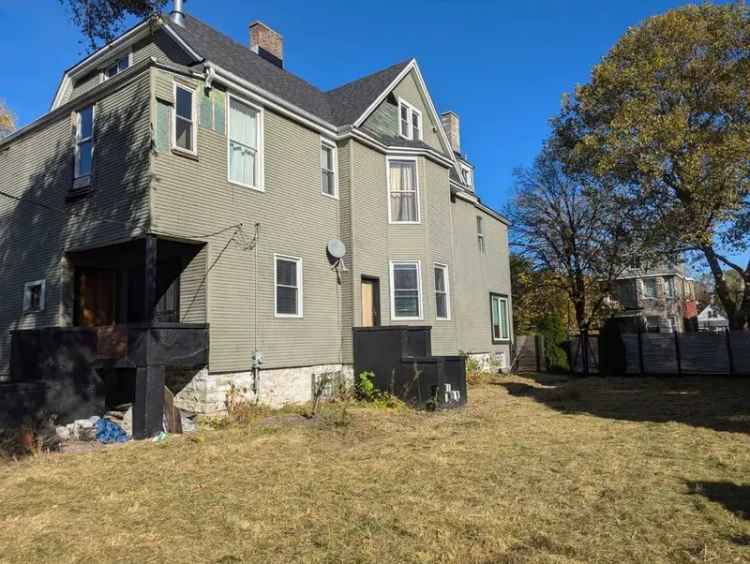 Single-family house For Sale in 7524, South Kenwood Avenue, Chicago, Illinois