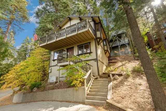 Single-family house For Sale in 855, Oakmont Lane, Lake Arrowhead, California