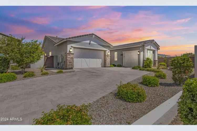 Single-family house For Sale in 17346, West Wildwood Street, Surprise, Arizona