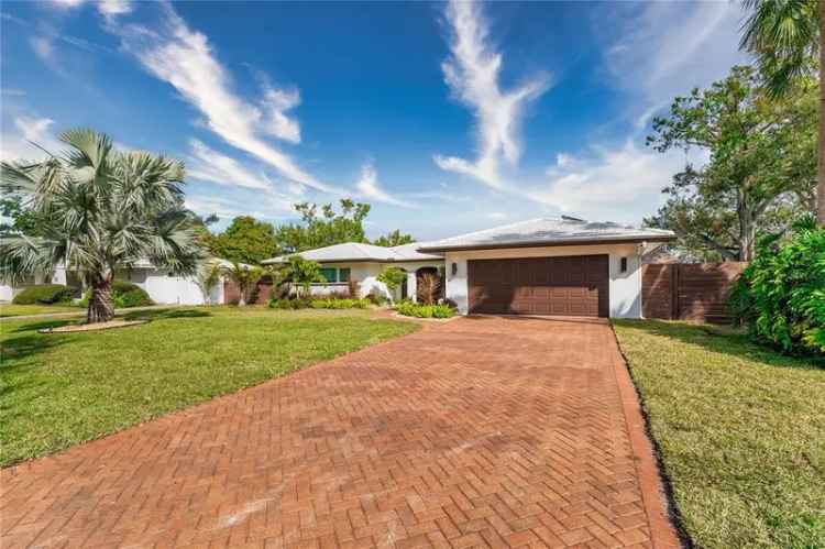 Single-family house For Sale in 4000, 40th Street South, Saint Petersburg, Florida