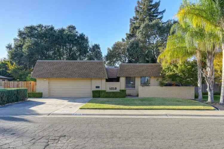 Single-family house For Sale in Sacramento, California