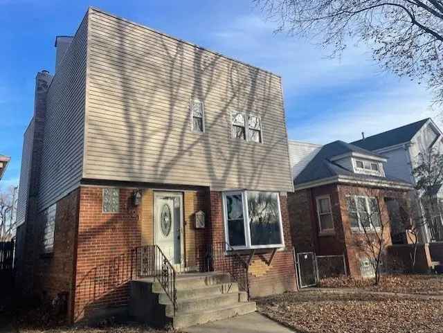 Single-family house For Sale in 4121, North Kolmar Avenue, Chicago, Illinois