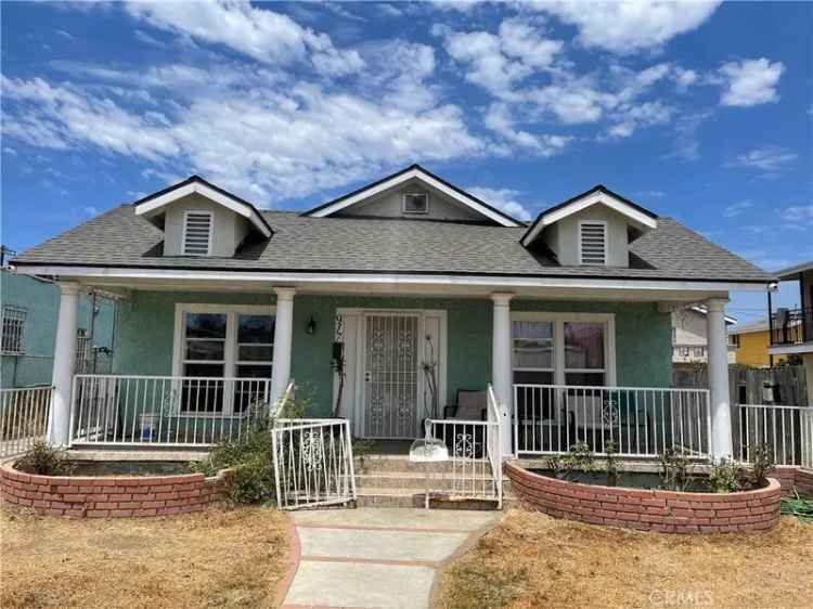 Multi-family house For Sale in Lancaster, California