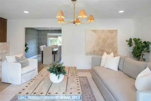 Single-family house For Sale in 2858, Chios Road, Costa Mesa, California