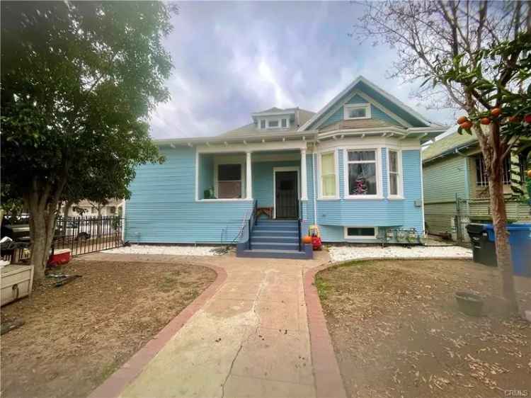 Multi-family house For Sale in San Fernando, California