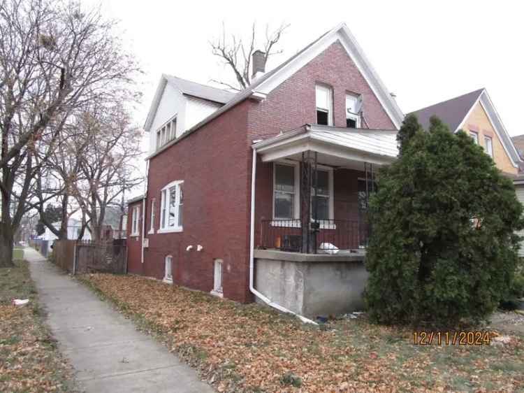 Single-family house For Sale in 8556, South Aberdeen Street, Chicago, Illinois