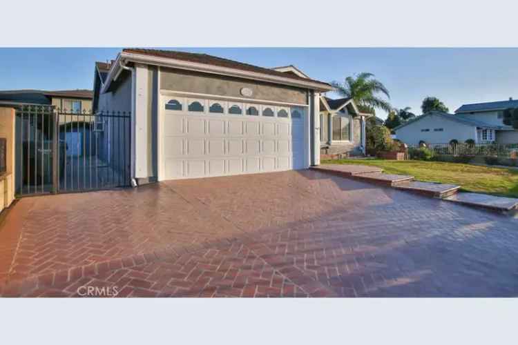 Single-family house For Sale in 17252, Apel Lane, Huntington Beach, California