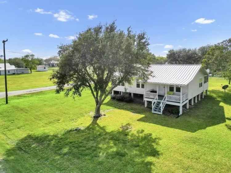 Single-family house For Sale in Austwell, Texas