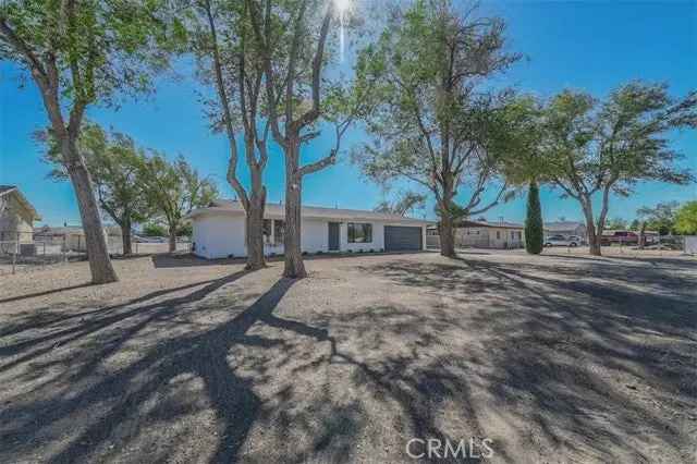 Single-family house For Sale in Apple Valley, California