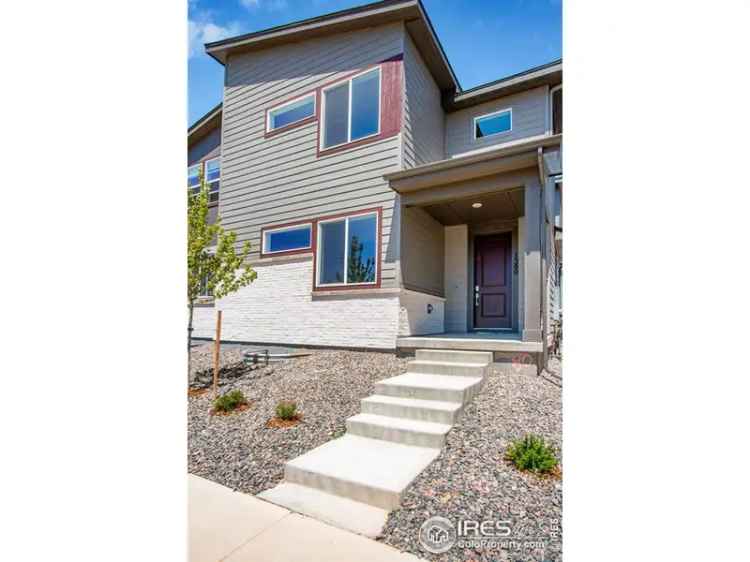 Single-family house For Sale in Longmont, Colorado