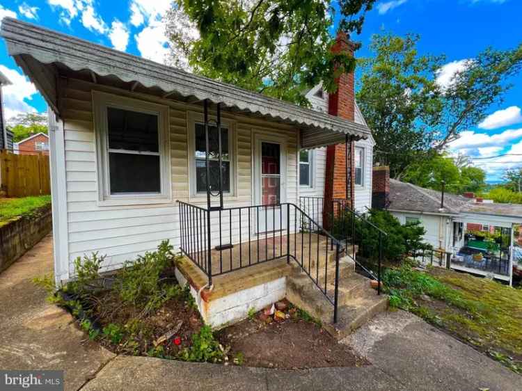 Single-family house For Sale in 1227, 44th Place Southeast, Washington, District of Columbia