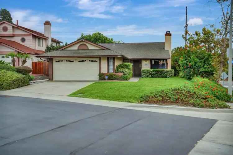 Single-family house For Sale in 1220, Mossberg Court, Vista, California