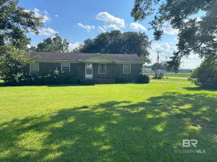 Single-family house For Sale in Robertsdale, Alabama