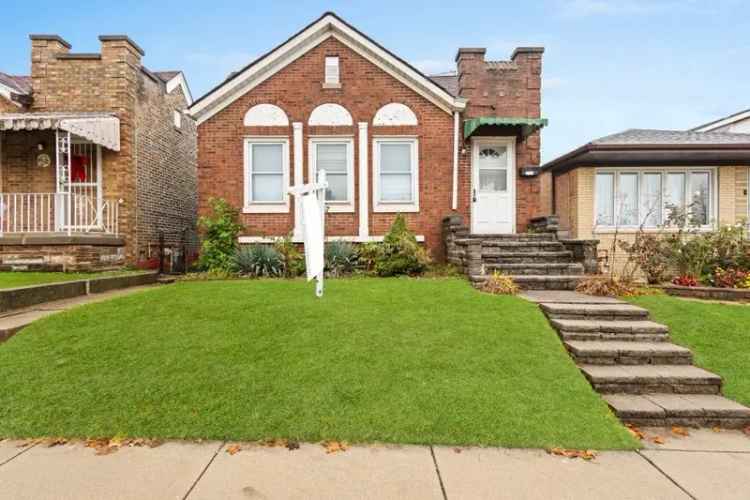 Single-family house For Sale in 6550, South Kilpatrick Avenue, Chicago, Illinois