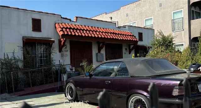 Single-family house For Sale in 1169, North New Hampshire Avenue, Los Angeles, California