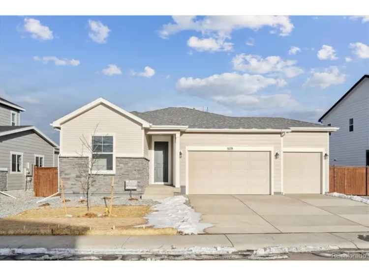 Single-family house For Sale in Windsor, Colorado