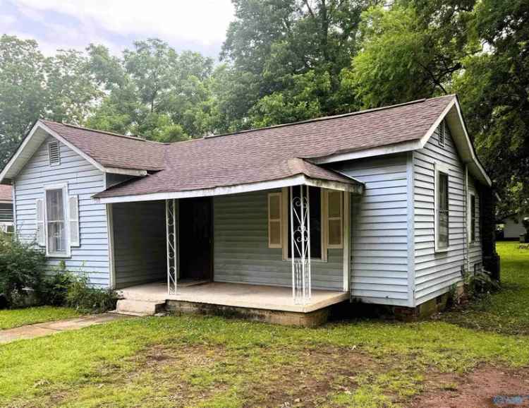 Single-family house For Sale in 517, 12th Avenue Northwest, Decatur, Alabama