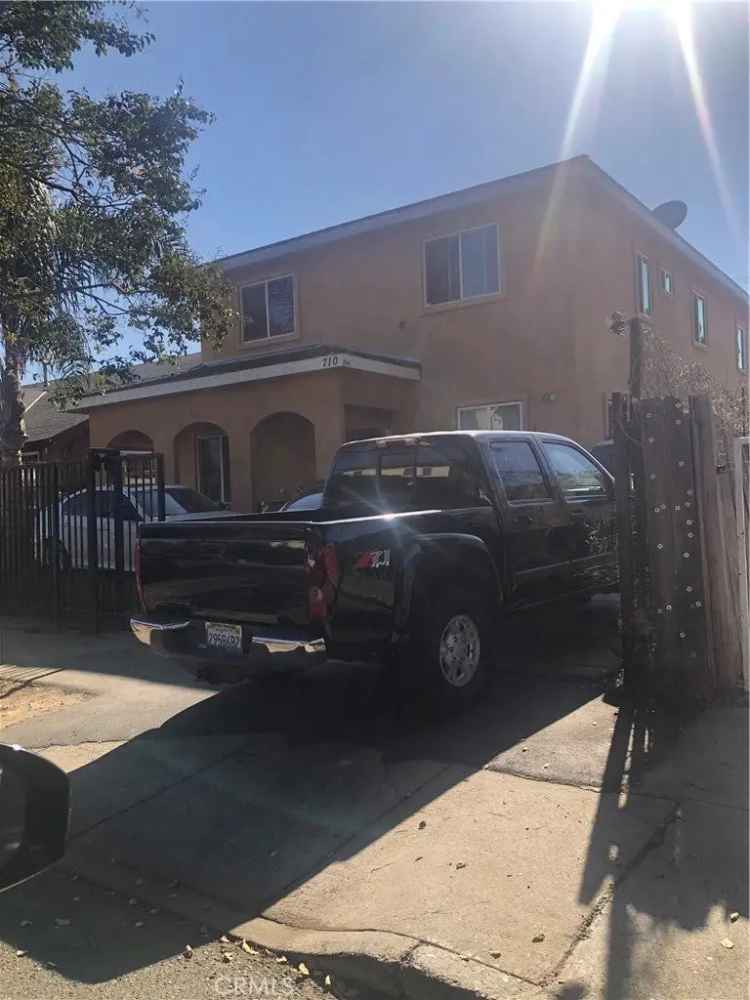 Multi-family house For Sale in 710, East 2nd Street, Santa Ana, California