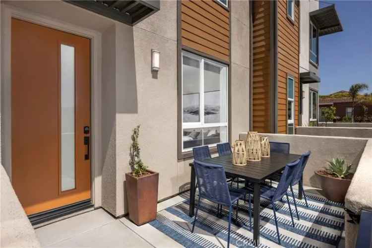 Condo For Sale in Vista, California