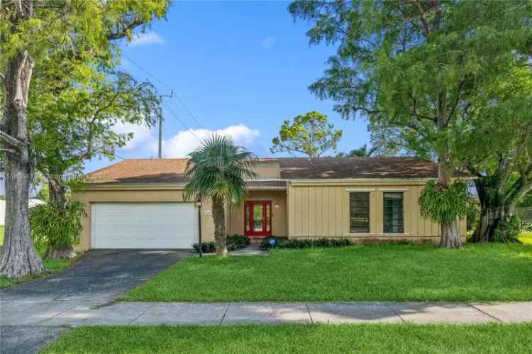 Single-family house For Sale in 10251, Southwest 80th Street, Kendall, Florida