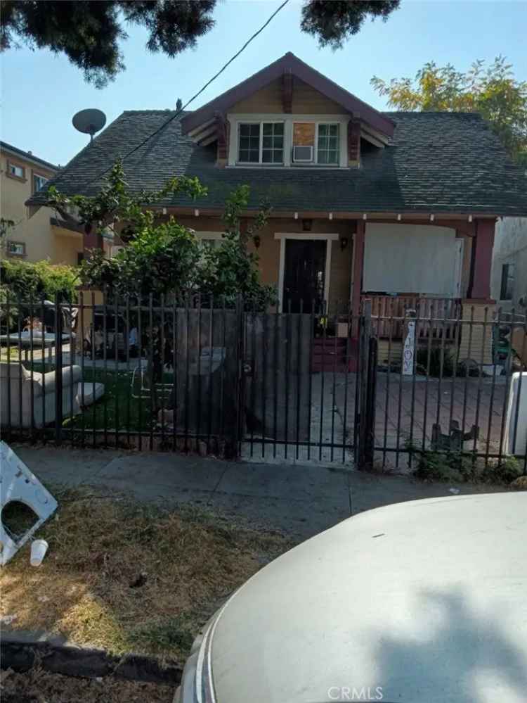 Single-family house For Sale in Los Angeles, California