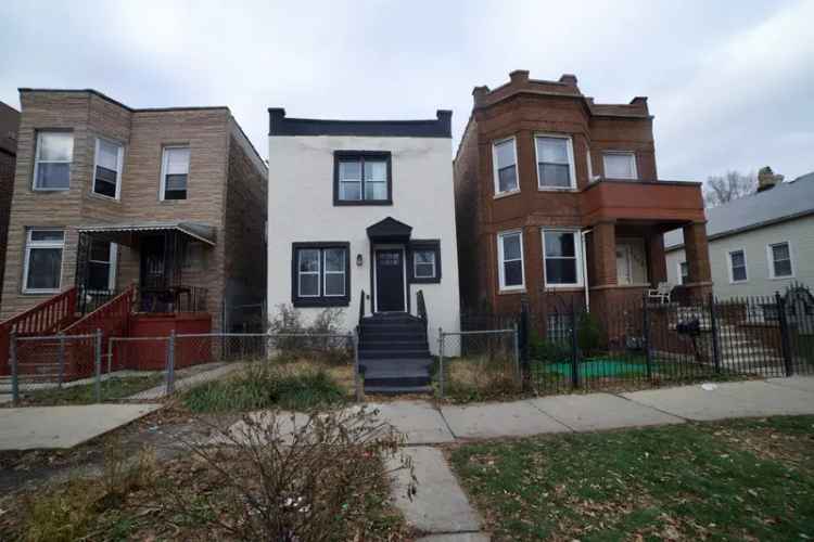 Single-family house For Sale in 4852, West Congress Parkway, Chicago, Illinois