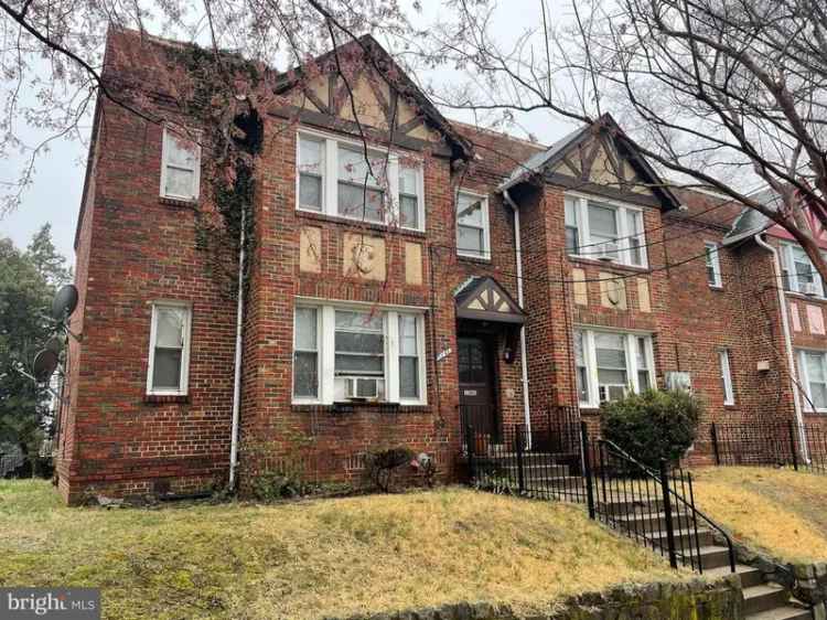 Multi-family house For Sale in 1343, 29th Street Southeast, Washington, District of Columbia