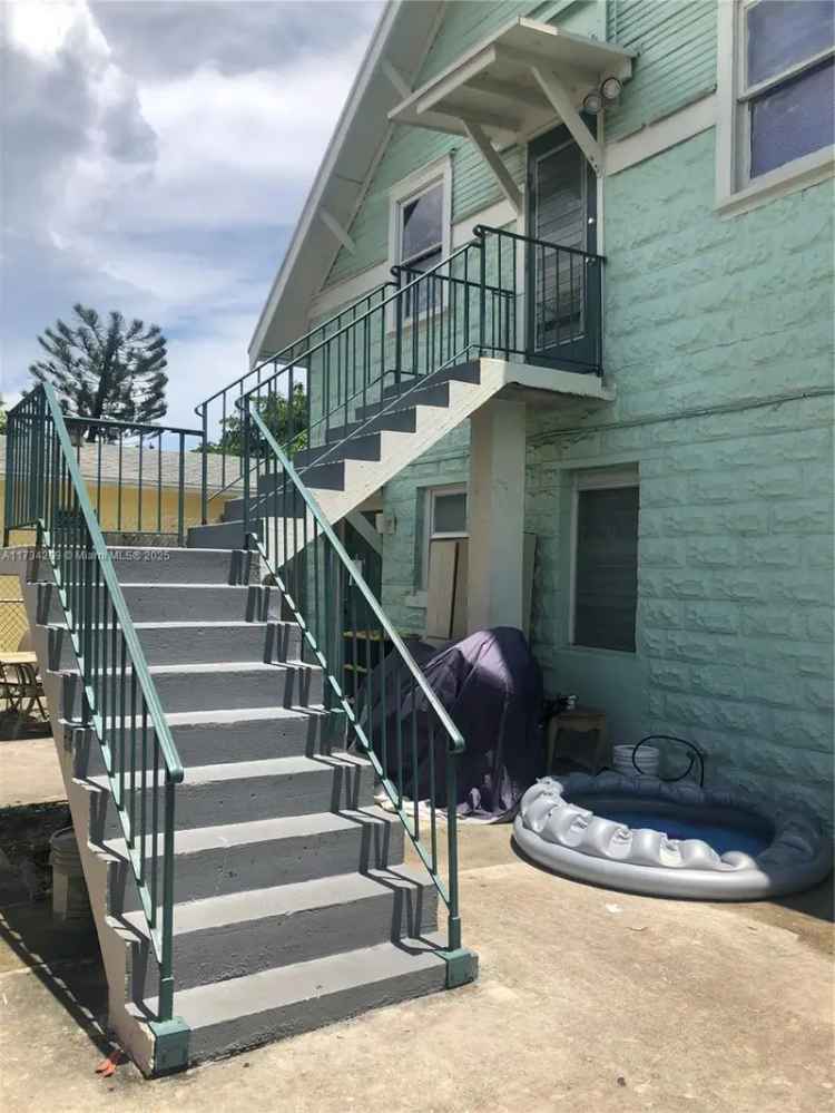 Multi-family house For Sale in 605, South J Street, Lake Worth Beach, Florida