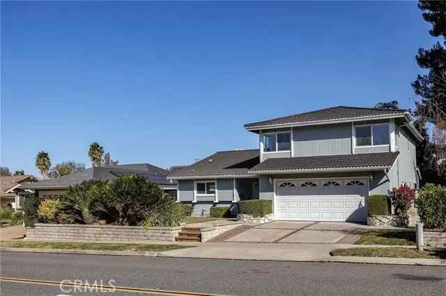 Single-family house For Sale in 25082, Ericson Way, Laguna Hills, California