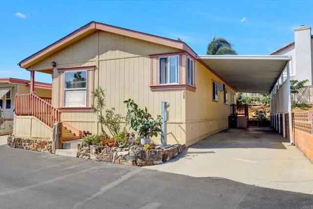 Single-family house For Sale in Oceanside, California