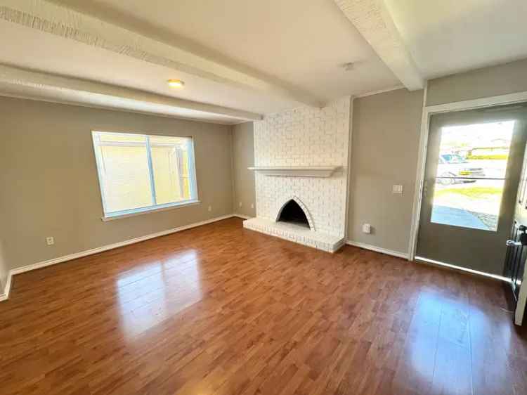 Cozy 2 Bedroom House for Rent in Garland TX