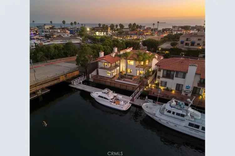 Single-family house For Sale in 16592, Grimaud Lane, Huntington Beach, California