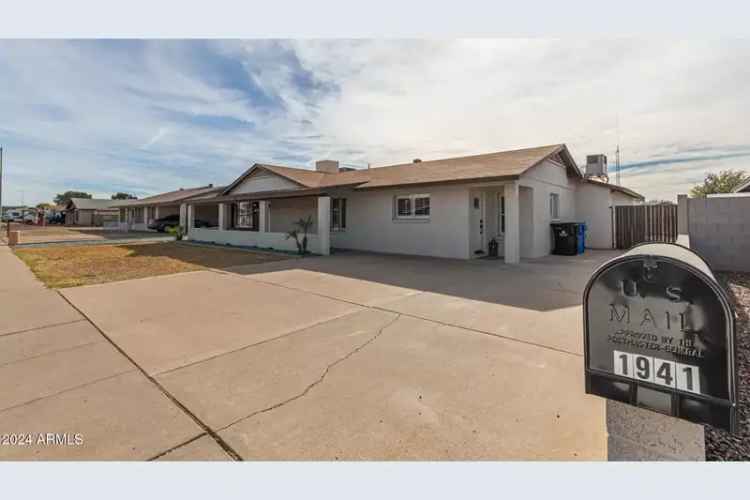 Single-family house For Sale in 1941, West Topeka Drive, Phoenix, Arizona