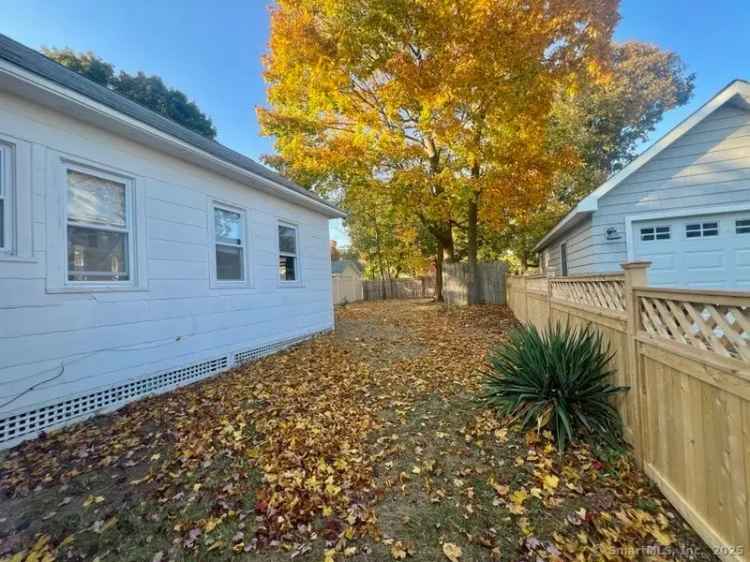 Single-family house For Sale in 6, Warren Drive, Milford, Connecticut