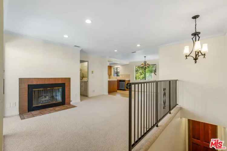 Condo For Sale in Los Angeles, California