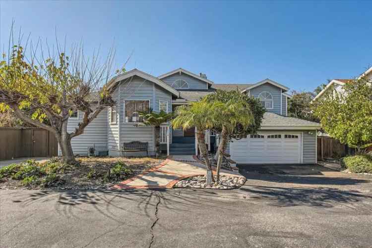 Single-family house For Sale in 3975, Highland Drive, Carlsbad, California