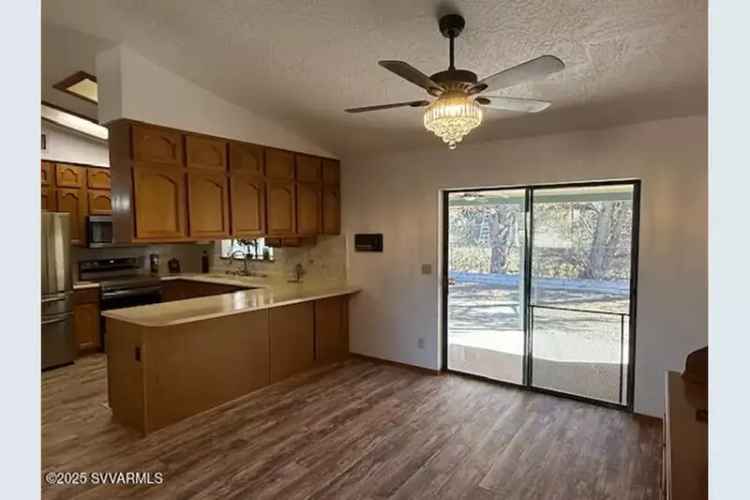 Single-family house For Sale in 4024, East Lake Shore Drive, Rimrock, Arizona