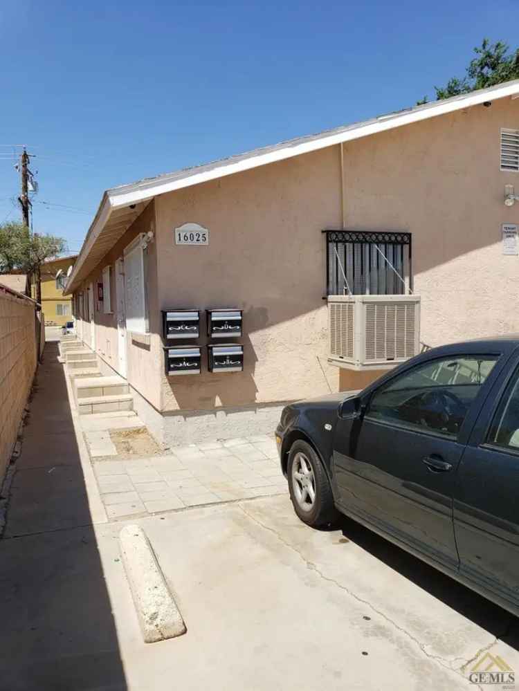 Multi-family house For Sale in Mojave, California