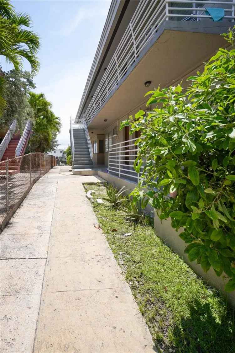 Multi-family house For Sale in 8321, Crespi Boulevard, Miami Beach, Florida