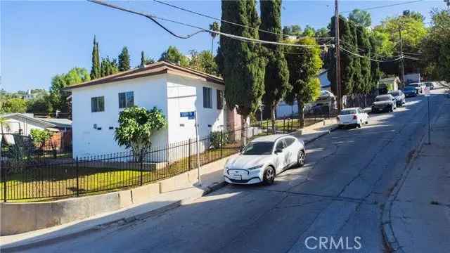 Multi-family house For Sale in 3256, Future Street, Los Angeles, California