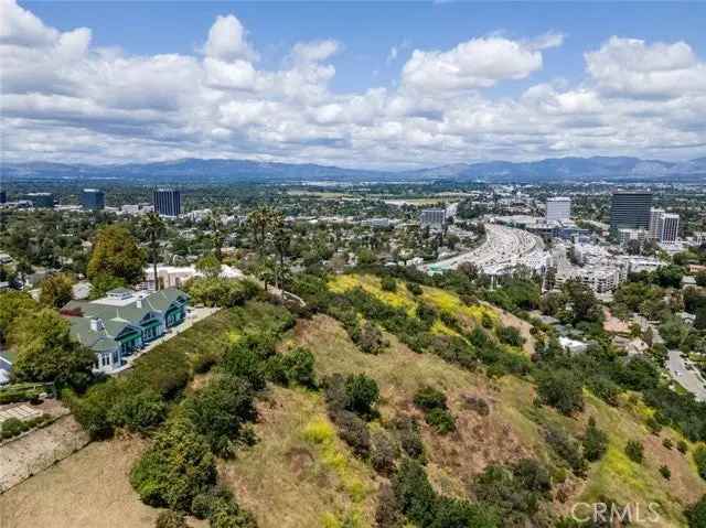 Single-family house For Sale in 15589, Briarwood Drive, Los Angeles, California