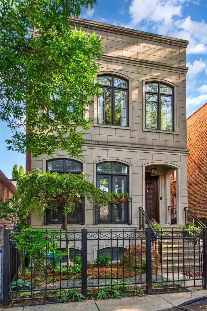 Single-family house For Sale in 1627, West Huron Street, Chicago, Illinois