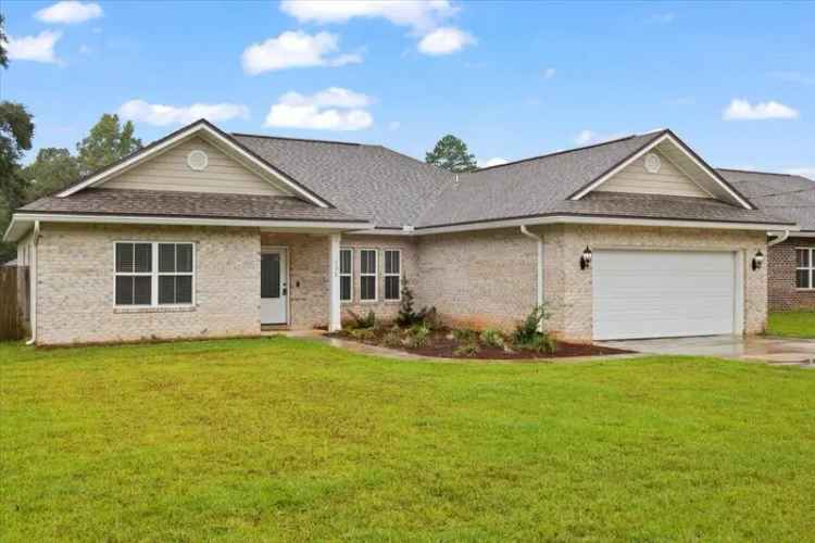 Single-family house For Sale in 128, Gillis Drive, Crestview, Florida